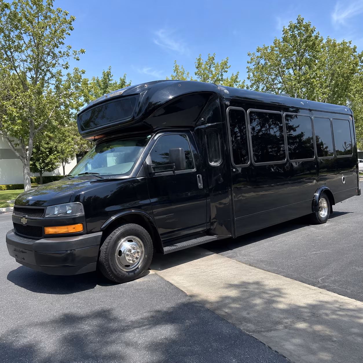 Albuquerque Birthday, Sweet 16, & Quinceañera Transportation party bus exterior